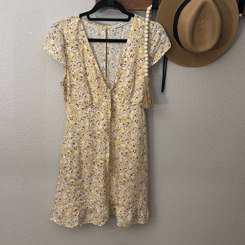 NWT: Abercrombie and Fitch yellow with white floral mini dress